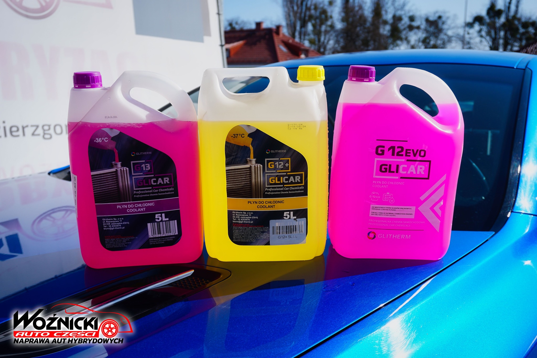 Płyny do chłodnic Glitherm na półce w Auto Części Dariusz Woźnicki, przygotowane do doboru pod konkretny model samochodu.